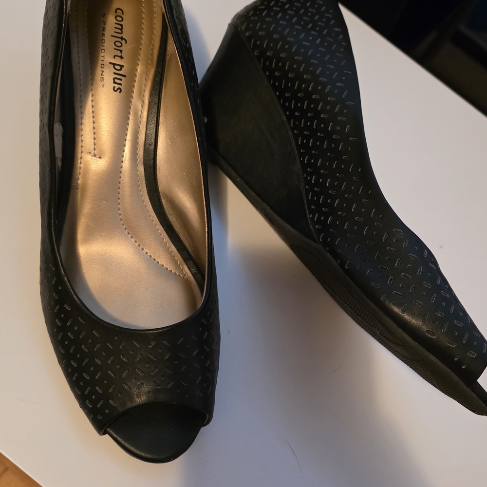 Comfort Plus by Predictions Peep Toe Heels - Black and Brown - Picture 5 of 5